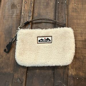 KAVU Faux Fur Plush Clutch Wristlet Bag Soft Logo 8.5x5.5 NWOT Cream